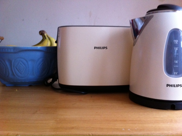 Review: The Phillips HP4666 jug kettle and matching toaster