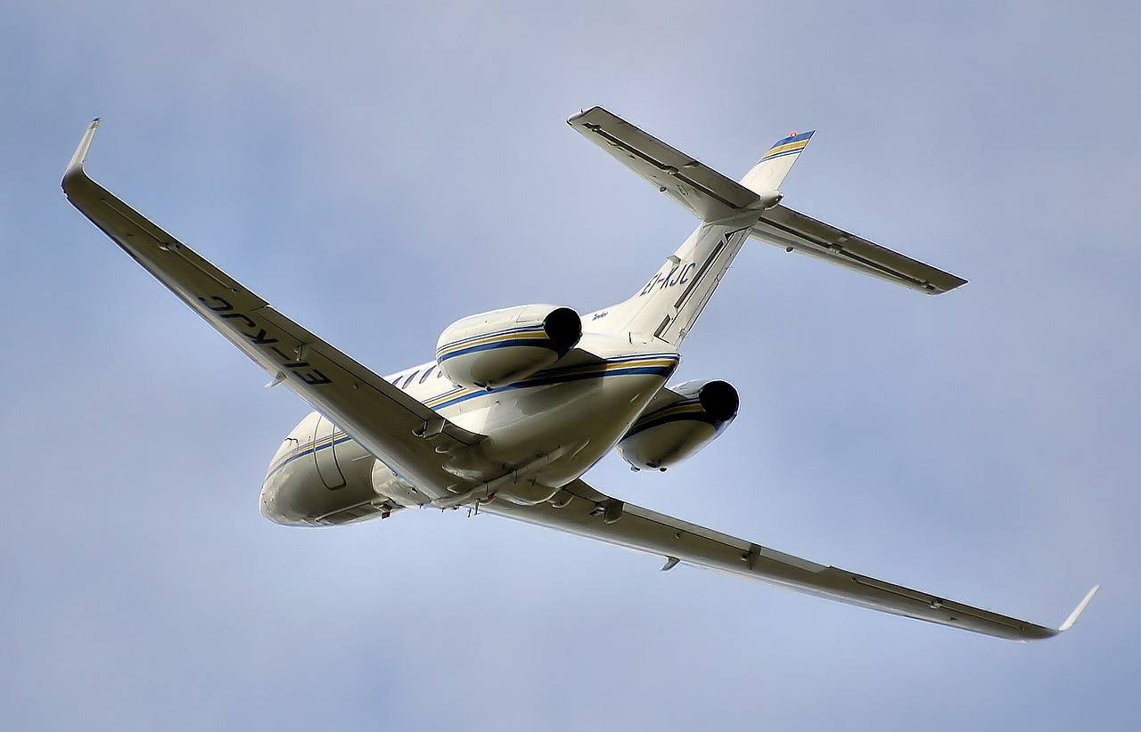Finding a cheap flight: luck vs science