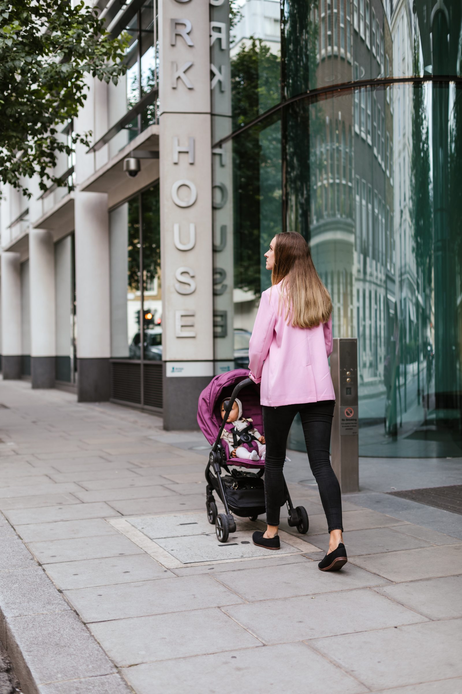 How to Make a Day Out with a New-born Baby Less Stressful