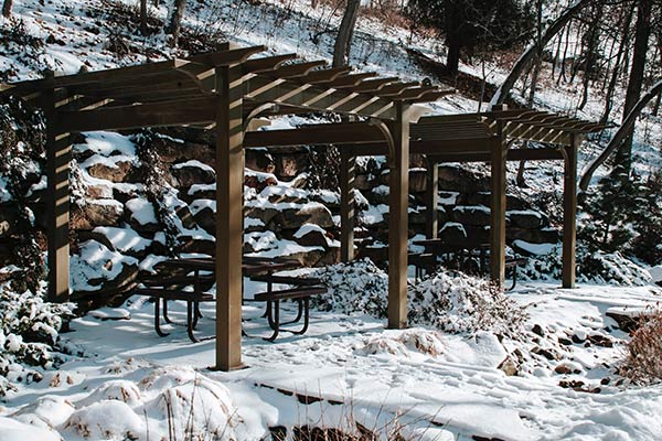 What are retractable roof pergolas?